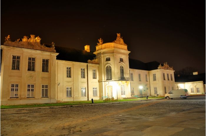 Radzyń Podlaski pałac nocą 